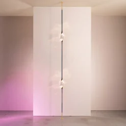 Lampada da pavimento a soffitto Il Pezzo 12 in ottone con finitura nera e dorata a 2 luci