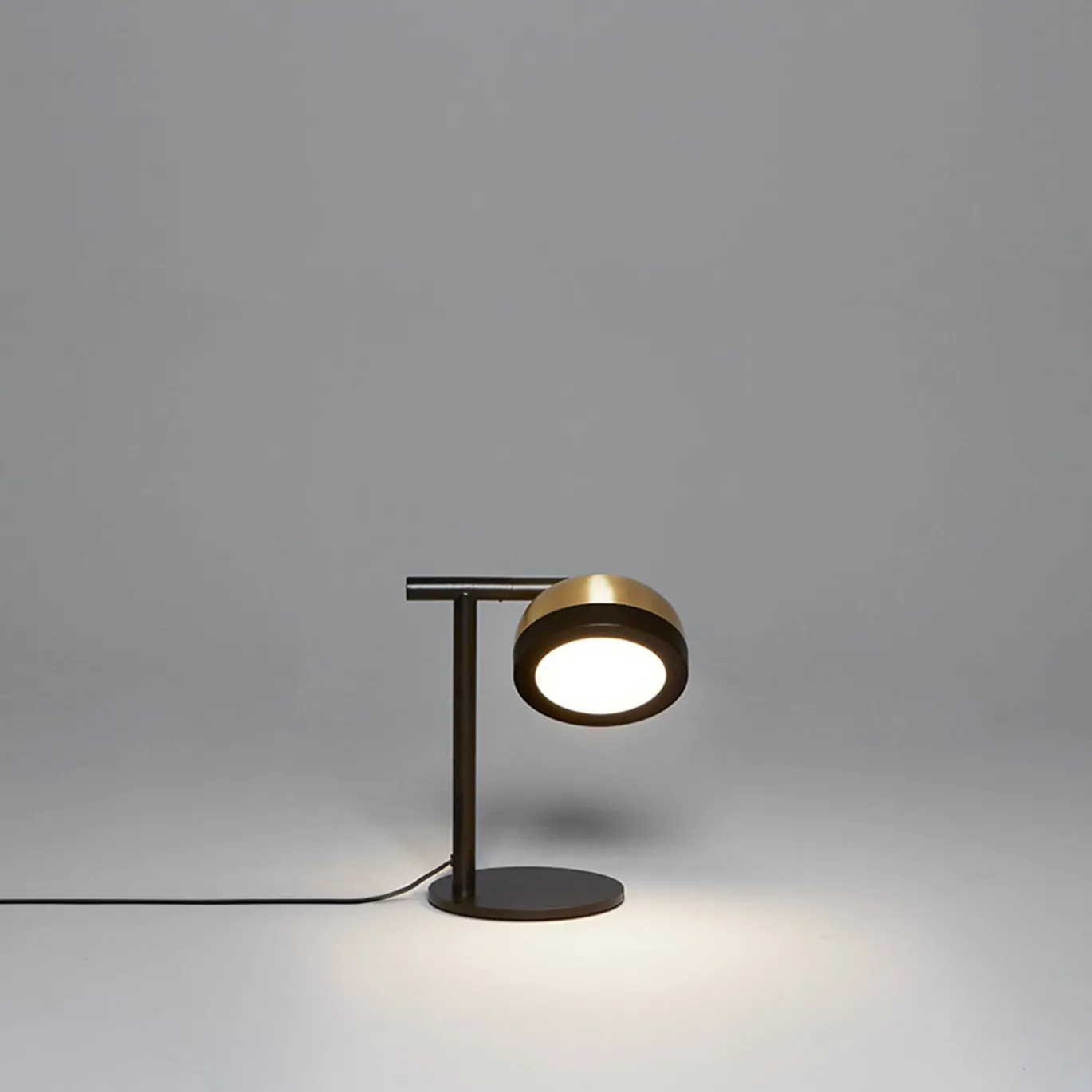 Lampada da scrivania Molly oro e nera