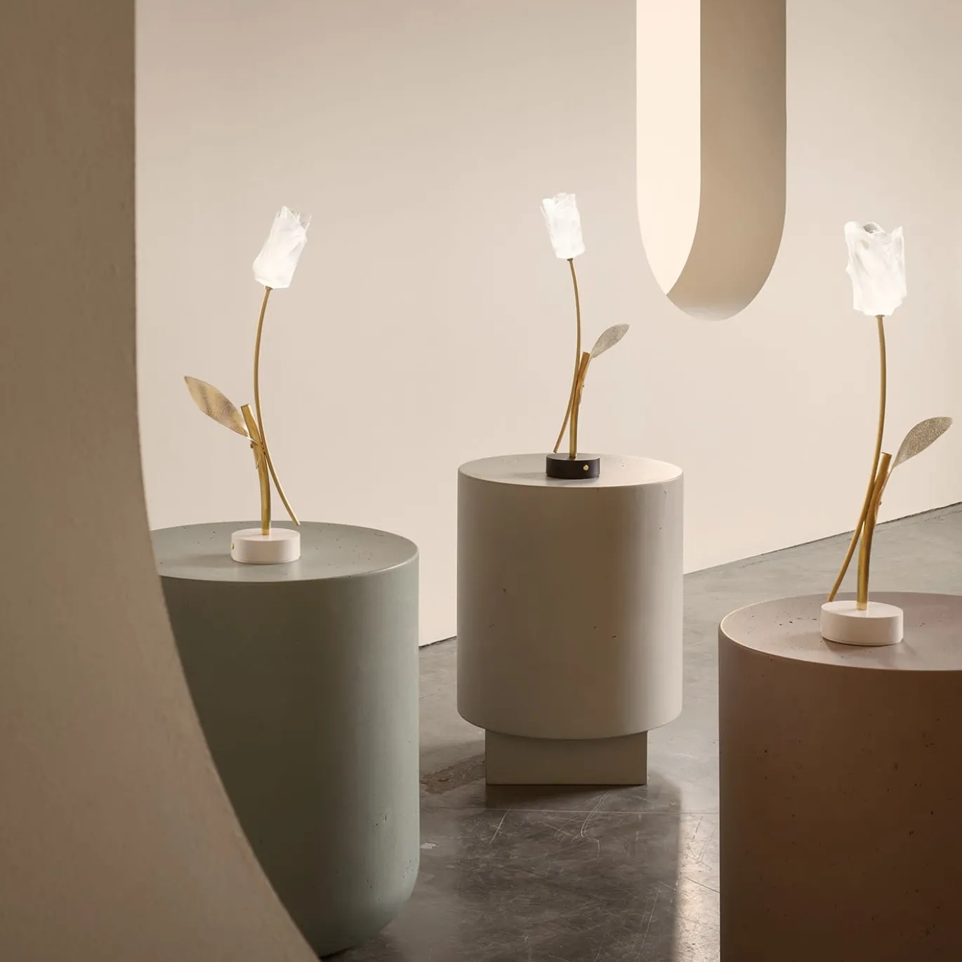 Lampada da tavolo a batteria Tulip Black