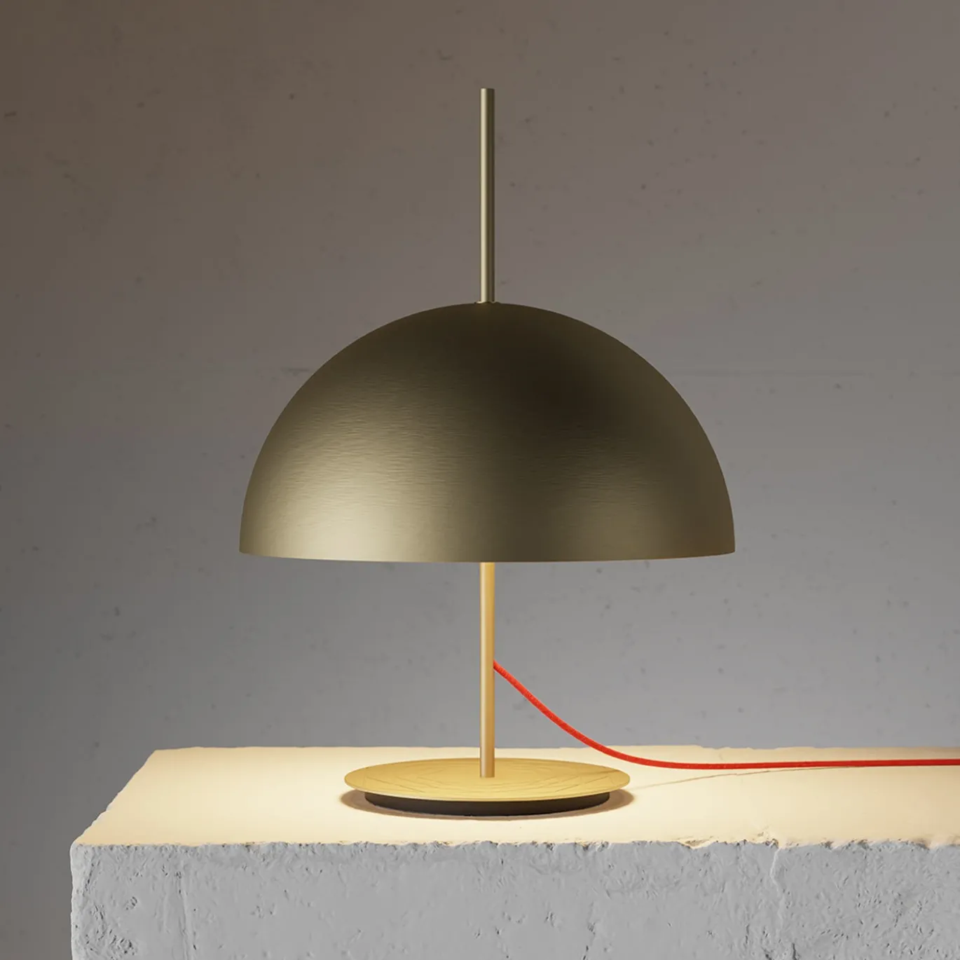 Lampada da tavolo ABT02 in ottone dorato con cavo rosso