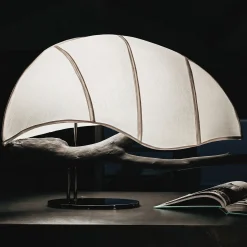 Lampada da tavolo Afrodite in legno di mare e cotone