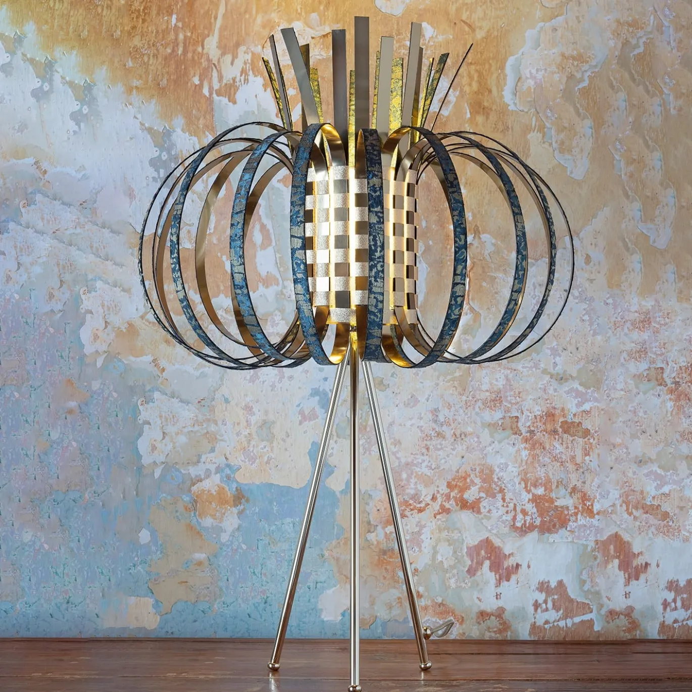 Lampada da tavolo a treppiede Astra Pe Tailoring