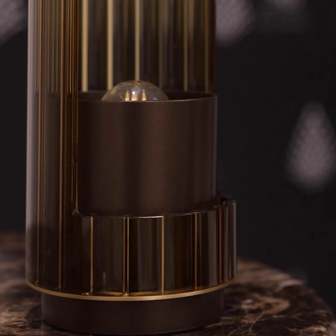 Lampada da tavolo Bon Ton in vetro pirex bronzo