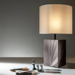 Lampada da tavolo Boote in legno nero e pergamena