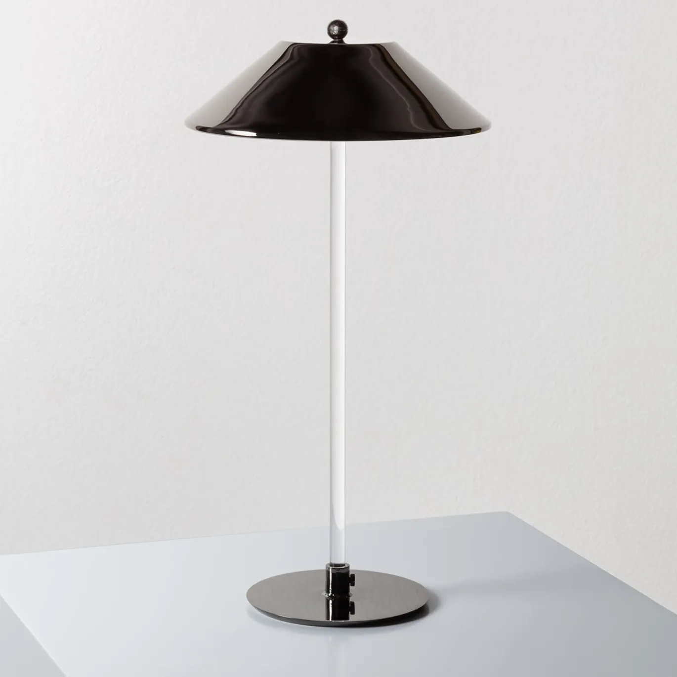 Lampada da tavolo Candilee nero lucido di Isacco Brioschi