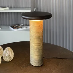 Lampada da tavolo Chiodo in resina spazzolata oro