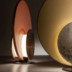 Lampada da tavolo Clis in ottone satinato e onice grigio
