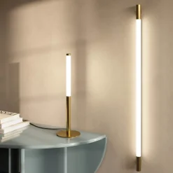 Lampada da tavolo Cosima in ottone dorato