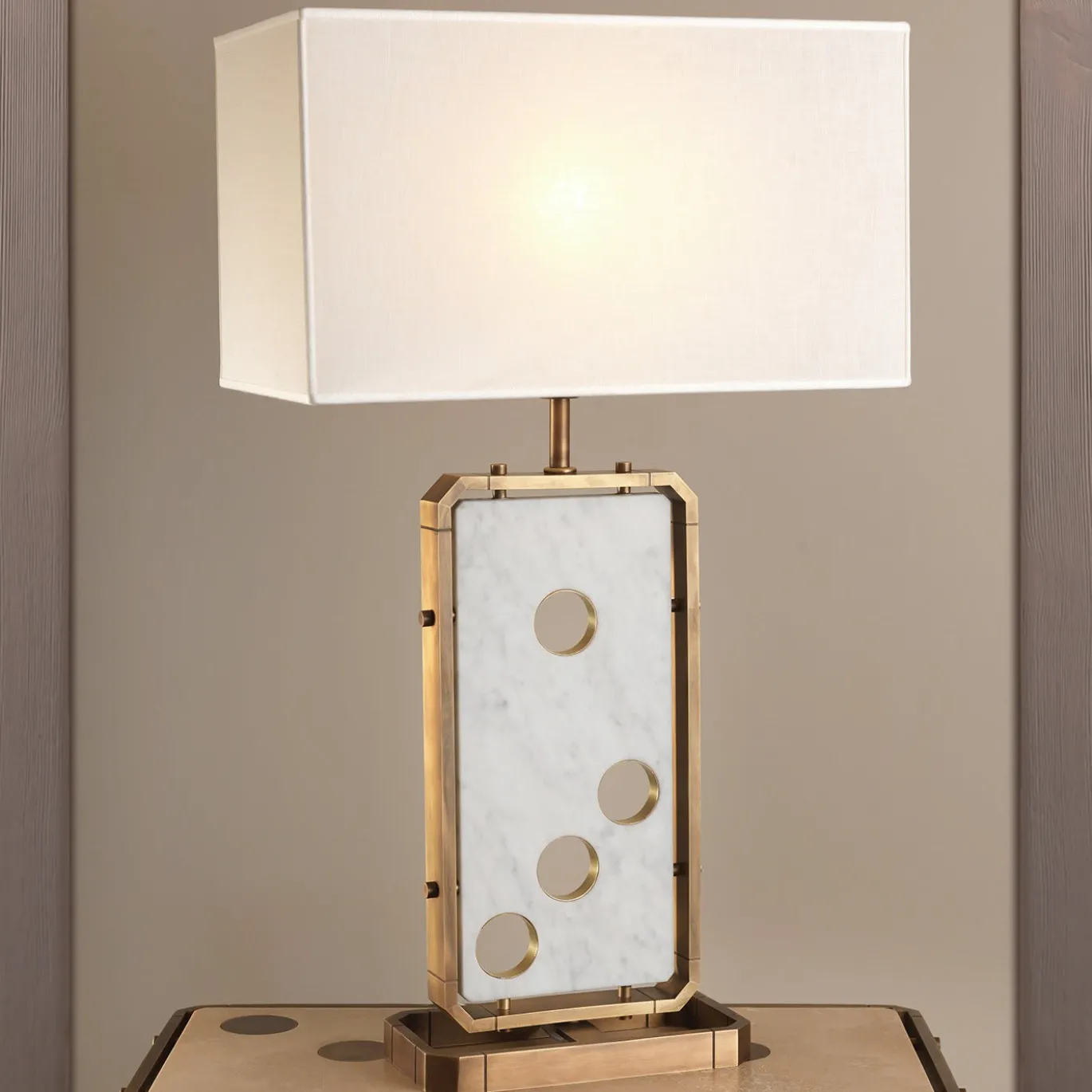 Lampada da tavolo Domino di Ciarmoli Queda Studio