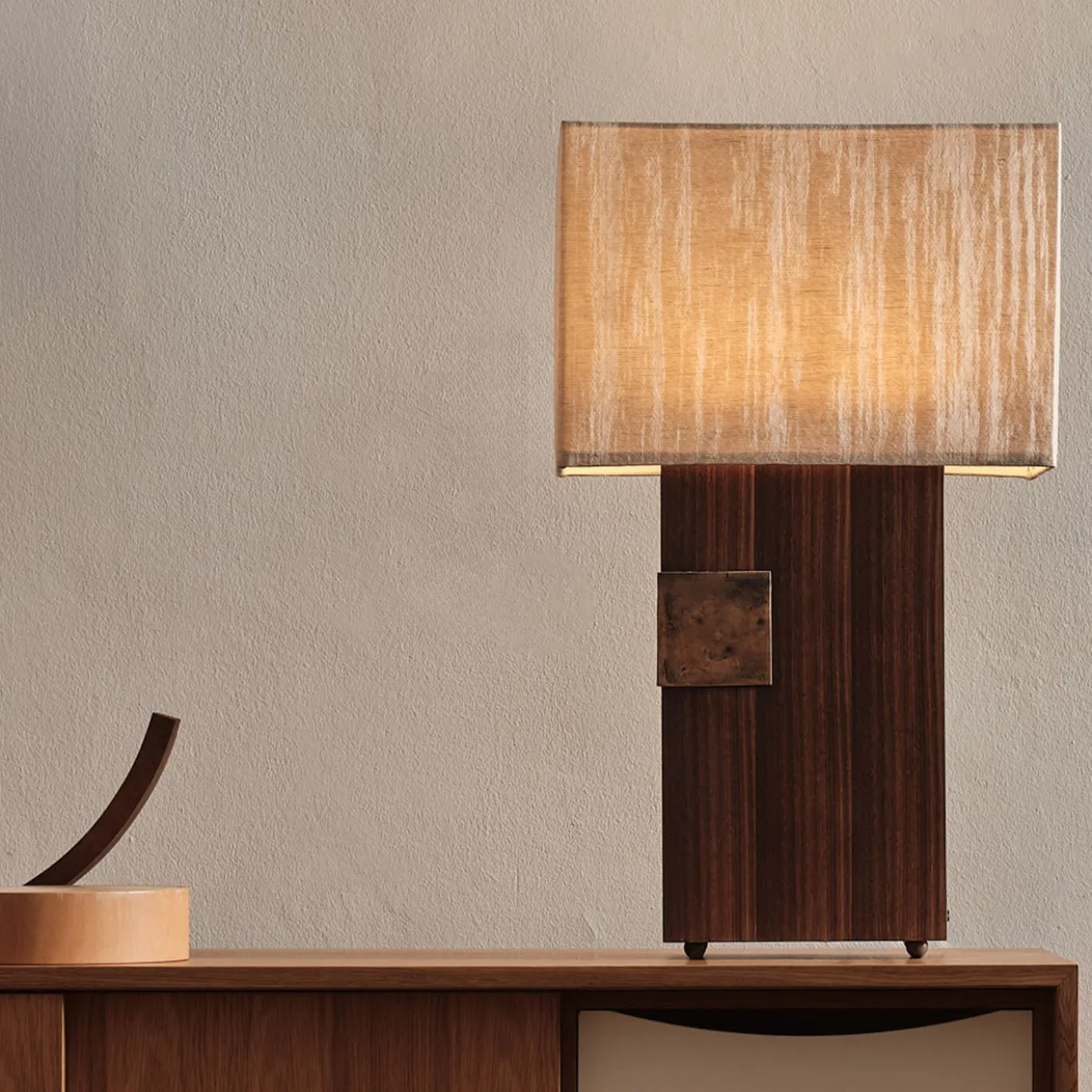 Lampada da tavolo Esperia con sensore a sinistra