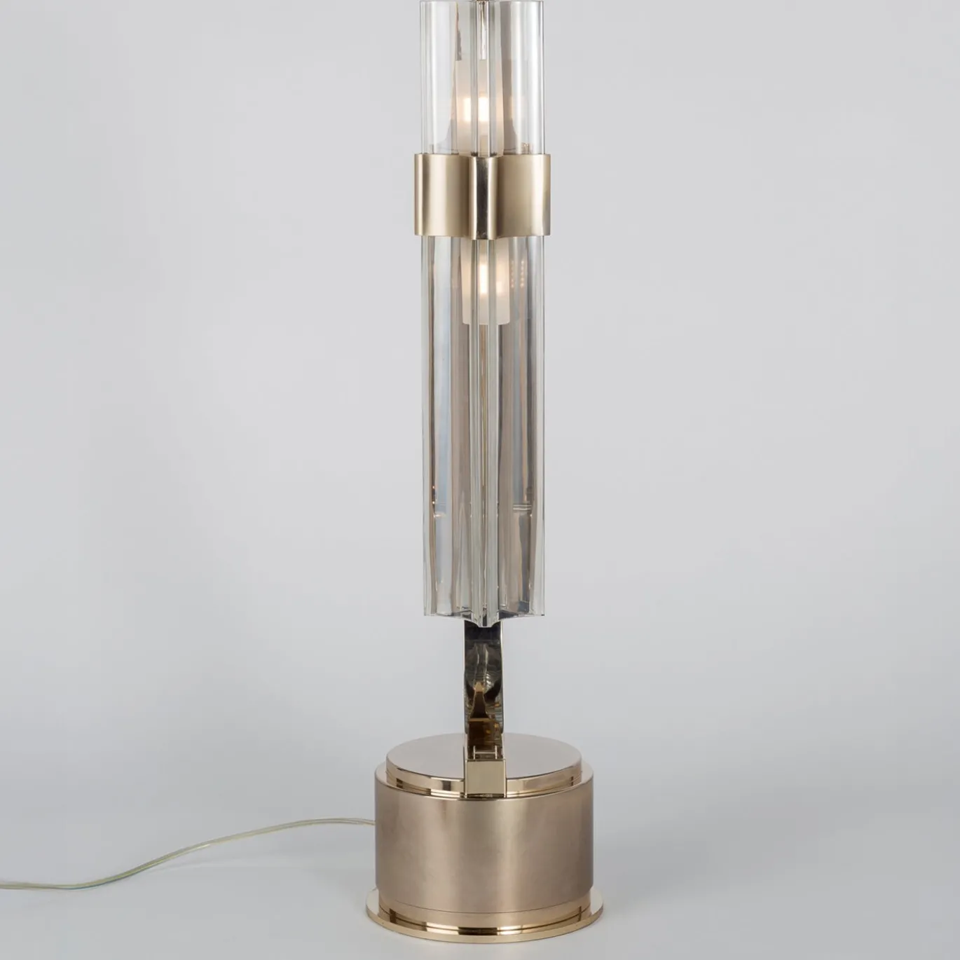Lampada da tavolo Eterea in metallo dorato
