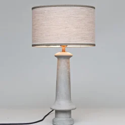 Lampada da tavolo grigio cemento