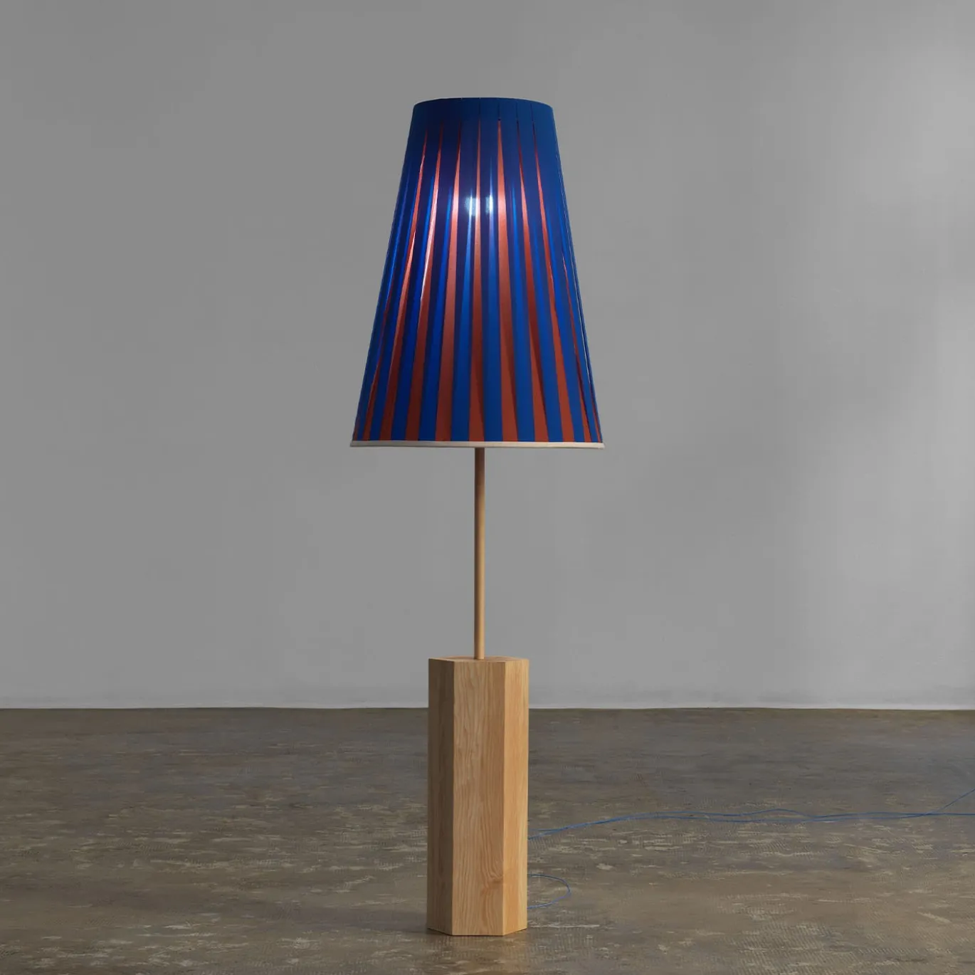 Lampada da tavolo Haute Couture blu e mattone