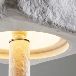 Lampada da Tavolo in Ceramica con Smalto Bianco Testurizzato