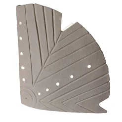 Lampada da tavolo in ceramica bianca incisa Nur