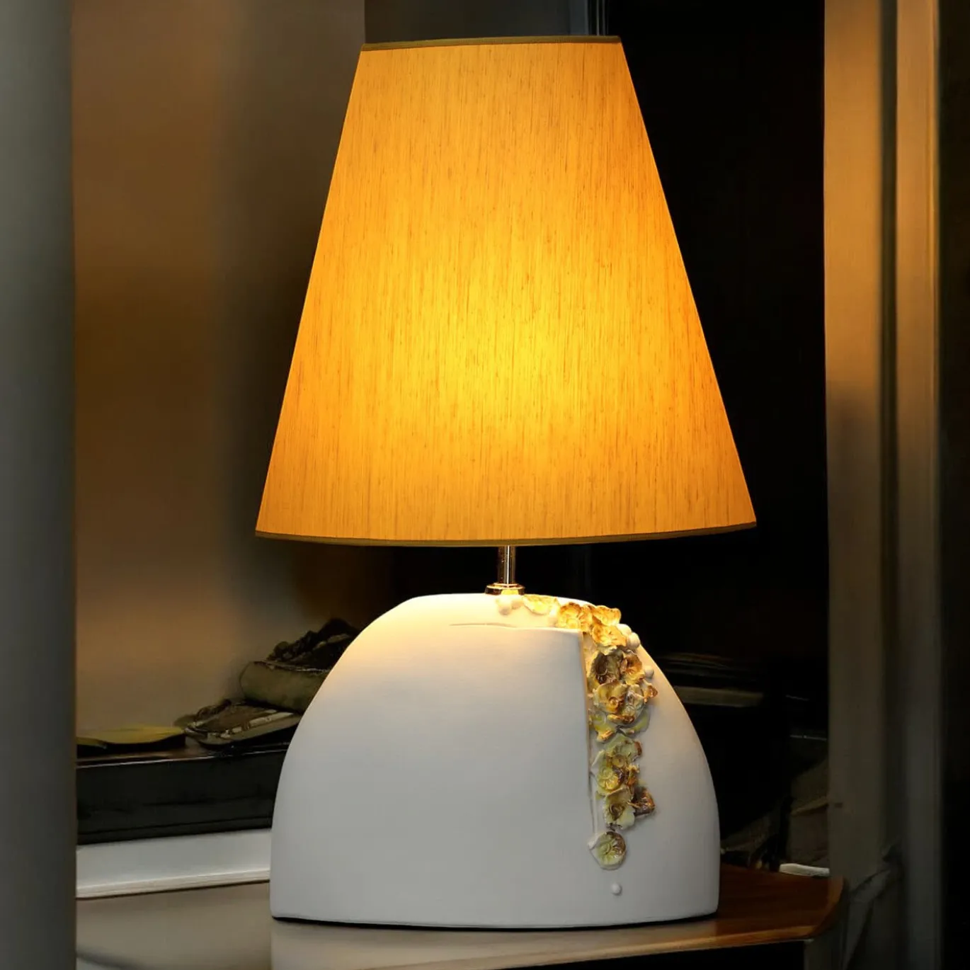 Lampada da tavolo in ceramica bianca e gialla Ramadura Floral