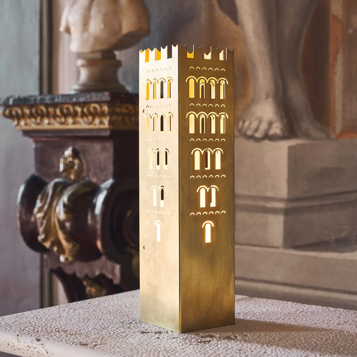 Lampada da tavolo in ottone Echi di Luce