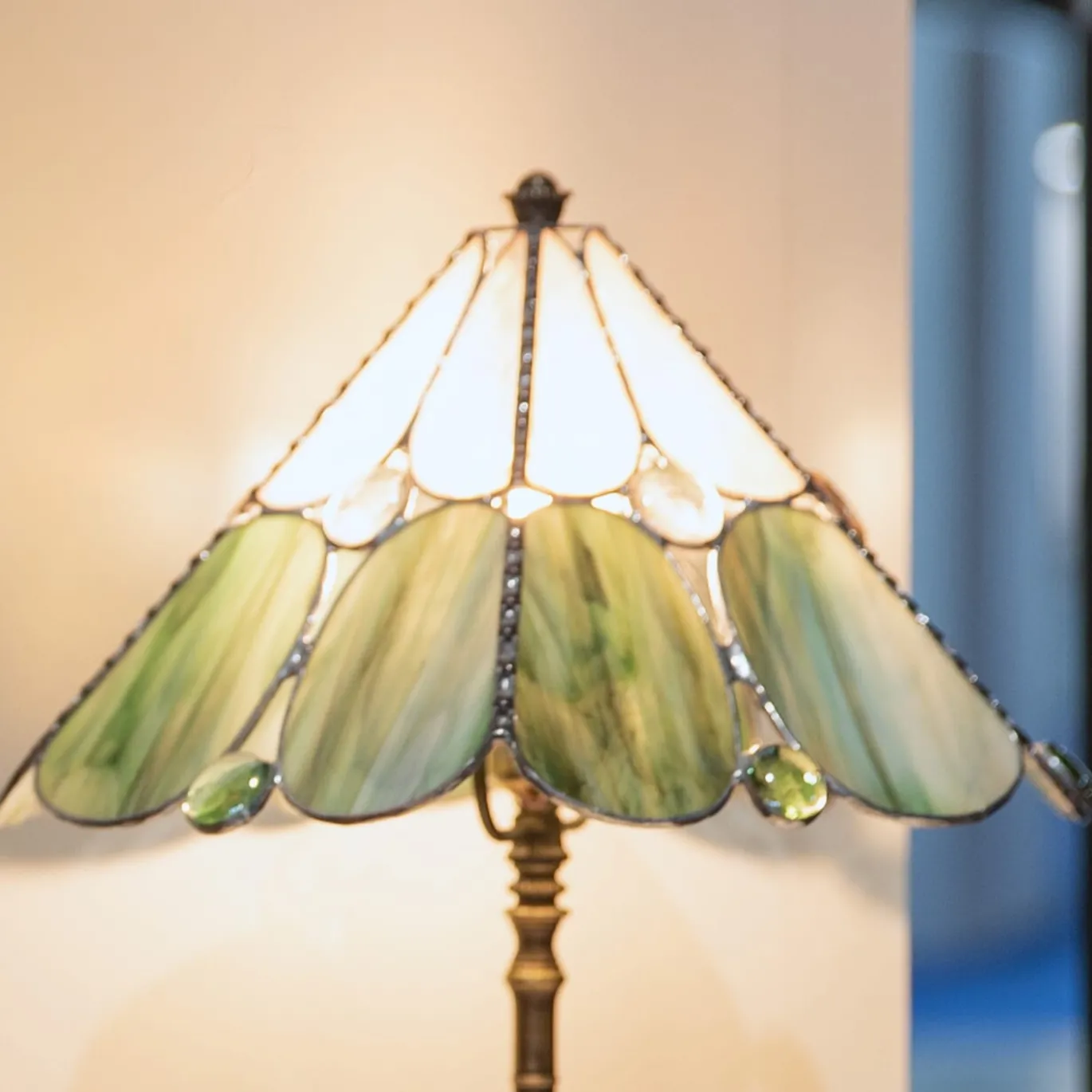 Lampada da tavolo in vetro verde e bianco Tiffany Preziosa