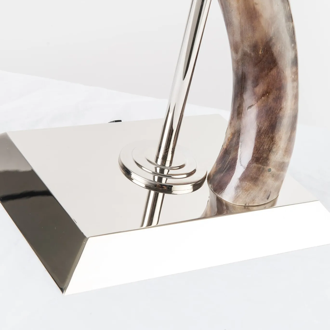 Lampada da Tavolo Kudu in Corno Argento