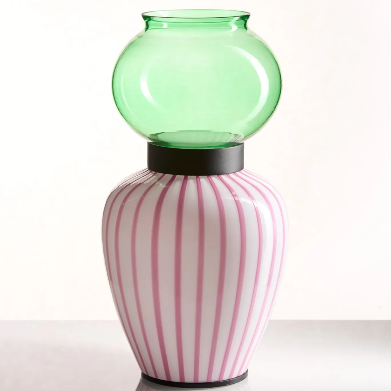 Lampada da tavolo Layla a righe rosa di Serena Confalonieri