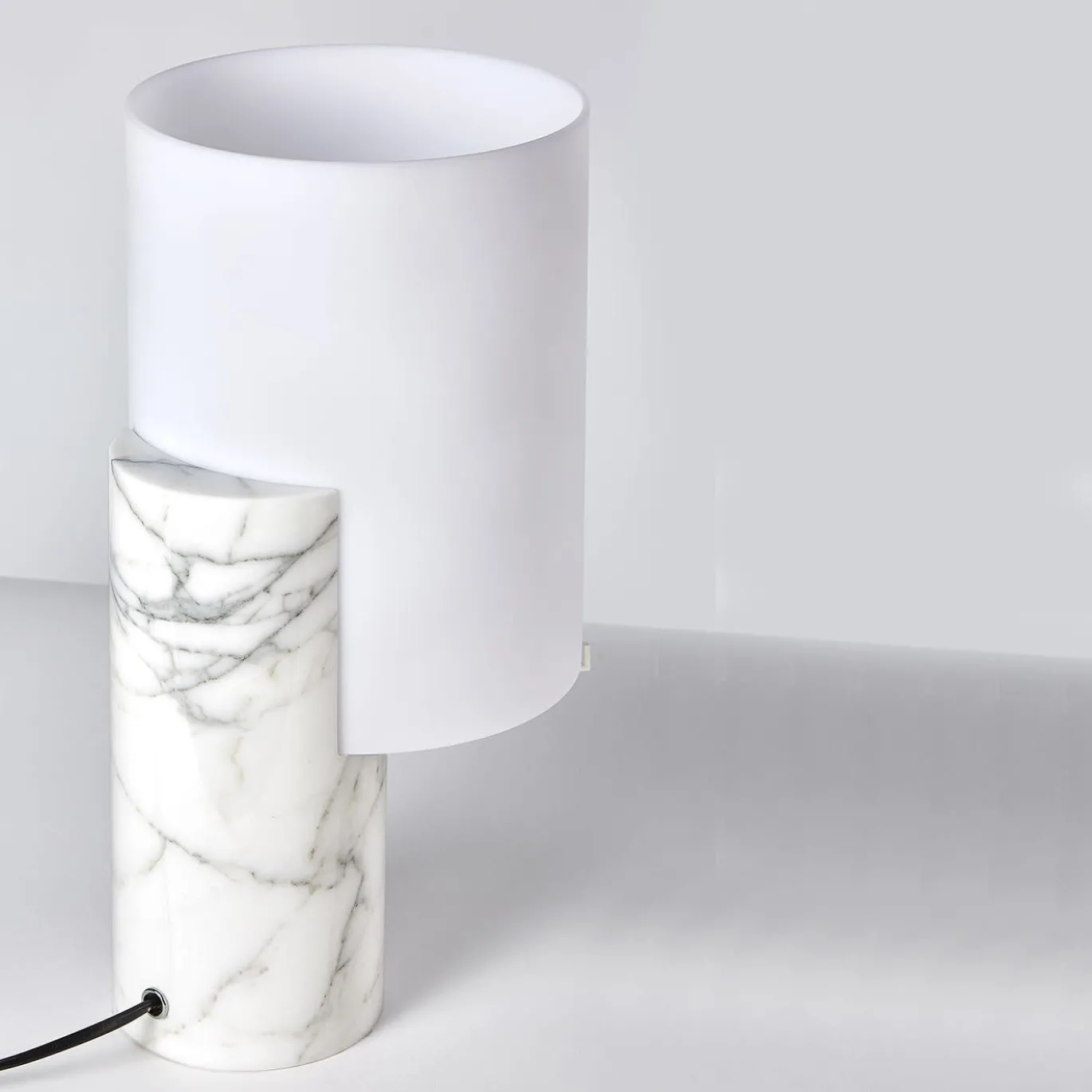 Lampada da tavolo Leina Carrara di Matteo Nunziati