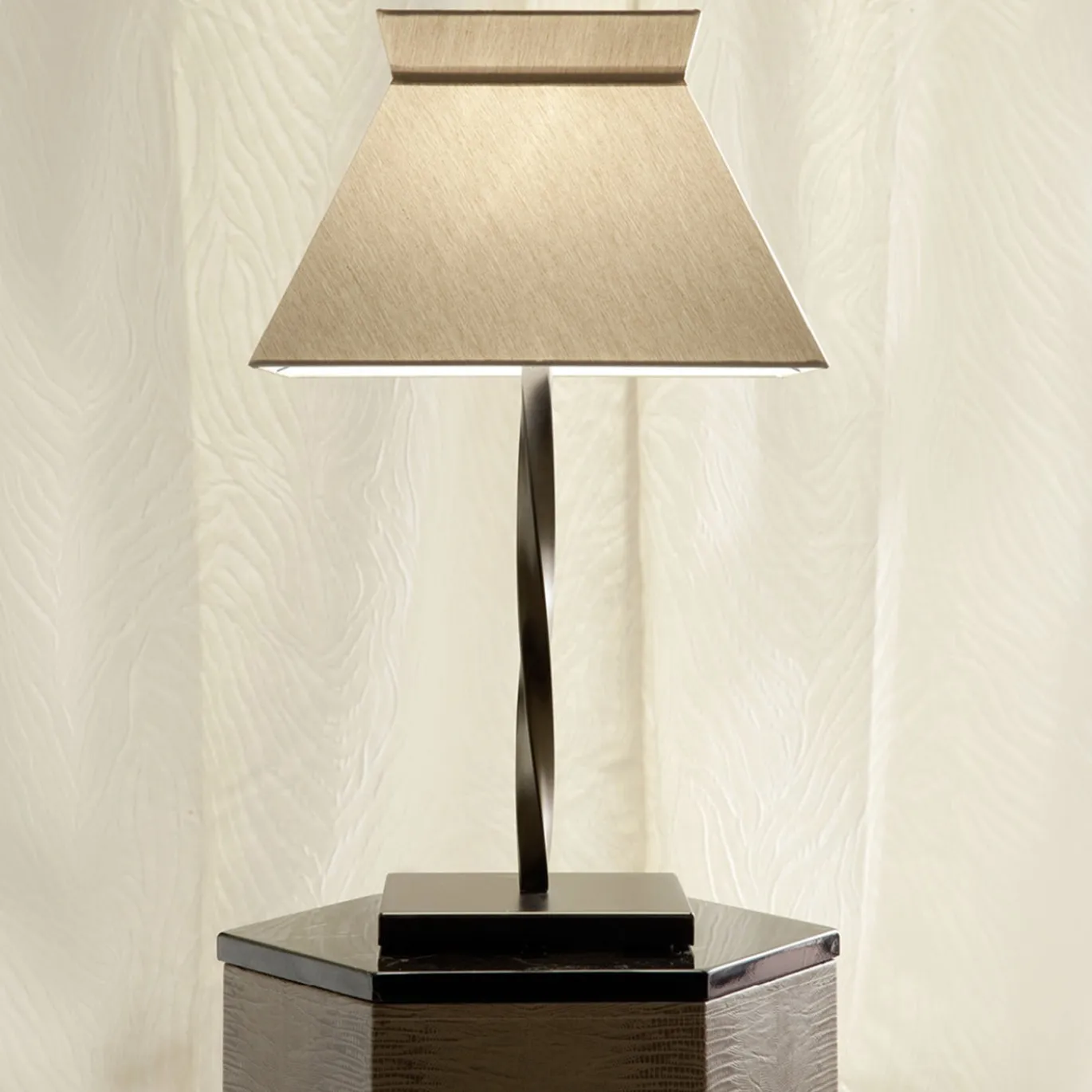 Lampada da tavolo Lifetime Medium Twisted Black