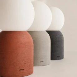 Lampada da tavolo Lume in gres rosso e vetro opalino