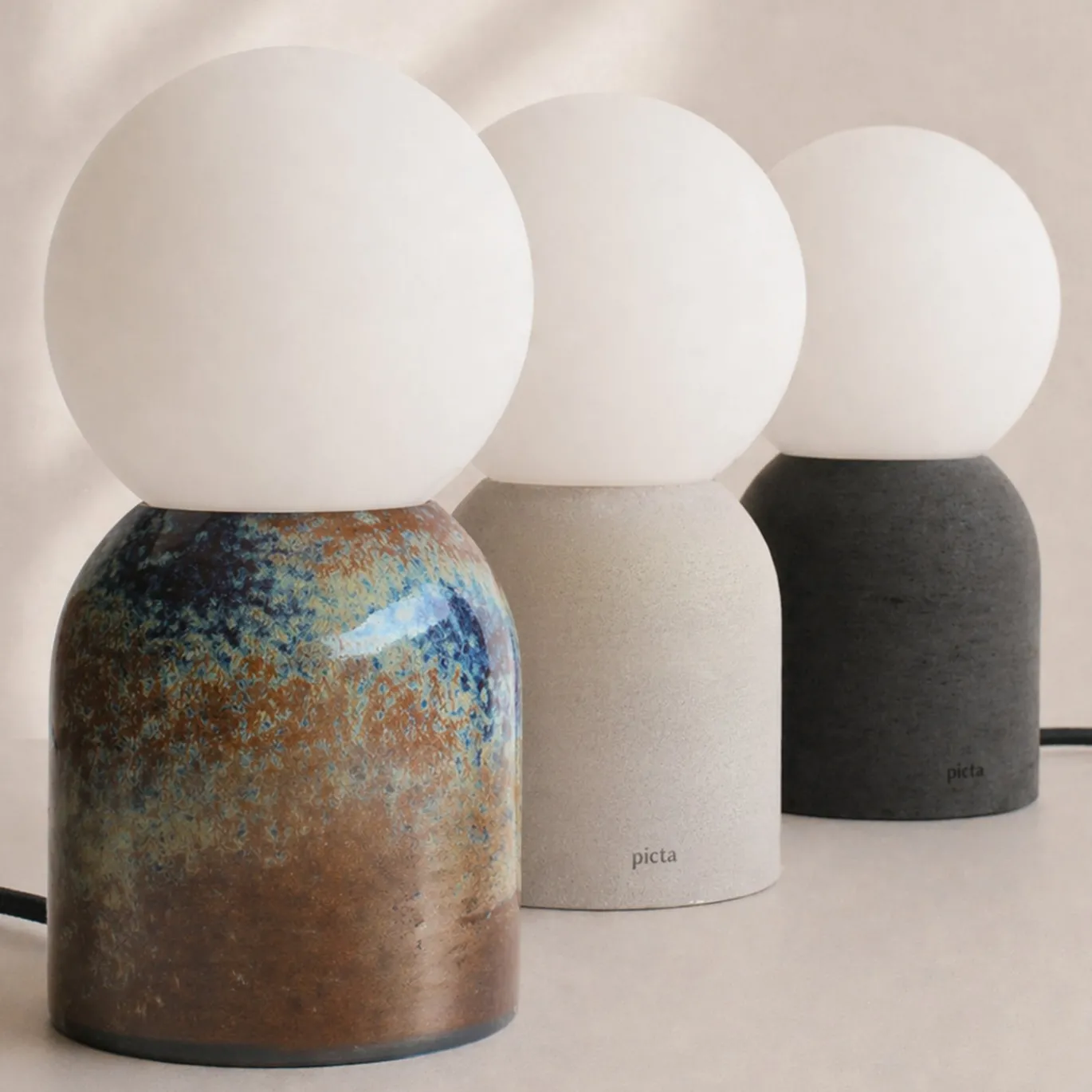 Lampada da tavolo Lume in gres grigio e vetro opalino