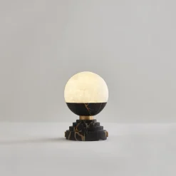 Lampada da tavolo Lunar in marmo Portoro e onice