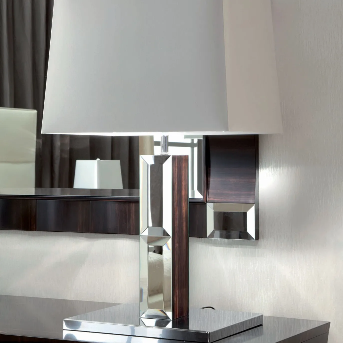 Lampada da tavolo media cromata
