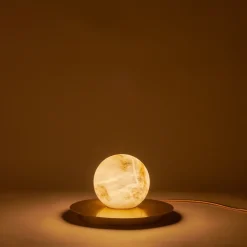 Lampada da tavolo Mini Alabaster Moon in ottone satinato