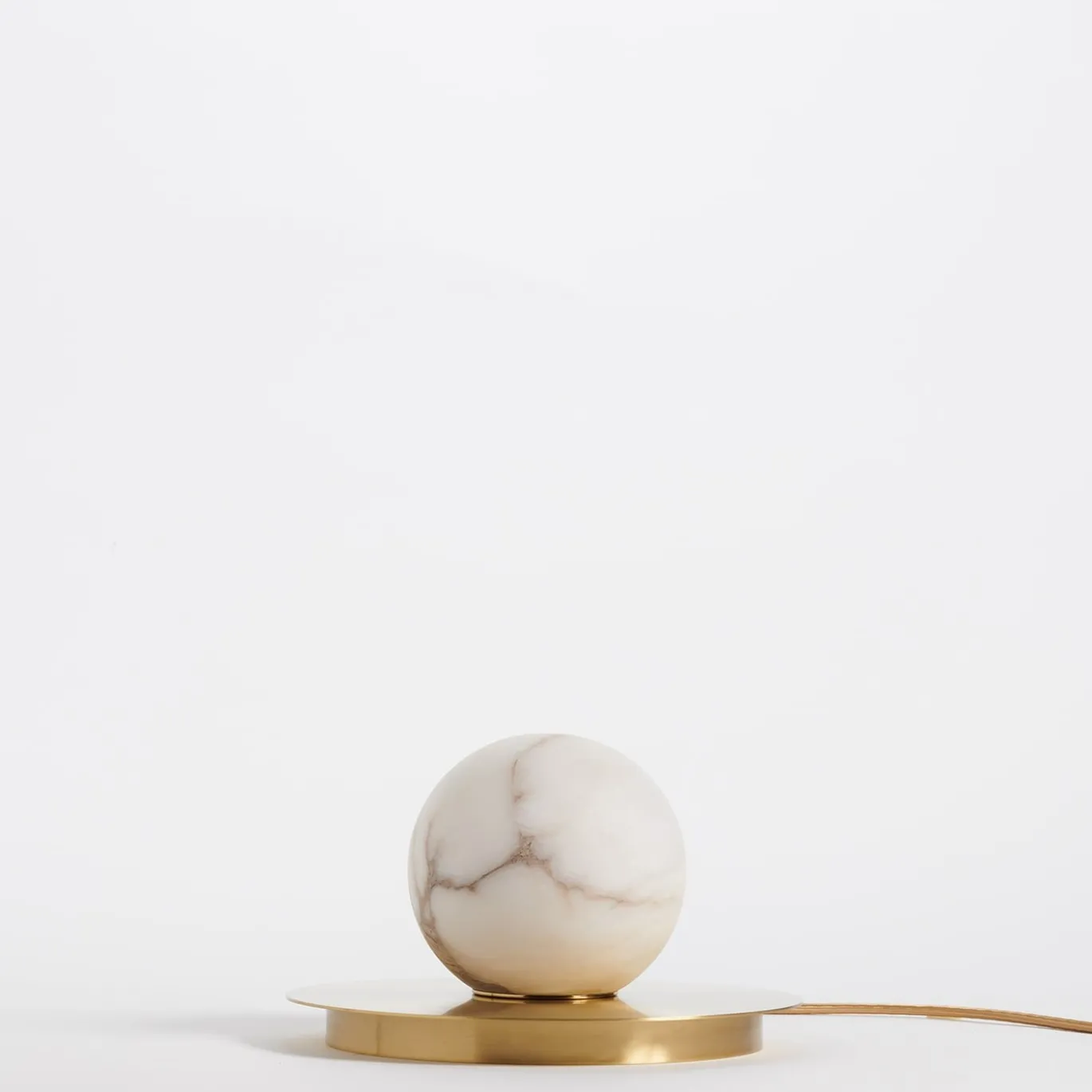 Lampada da tavolo Mini Alabaster Moon in ottone satinato