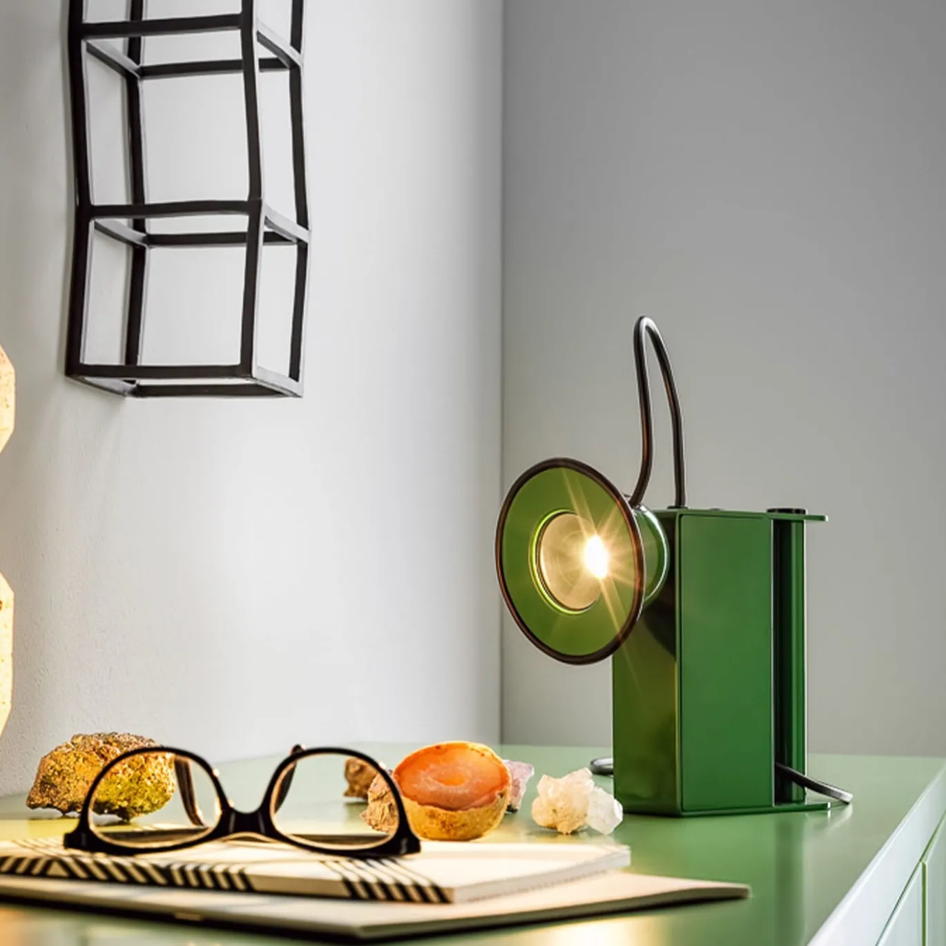 Lampada da tavolo Minibox Green di Gae Aulenti e Piero Castiglioni