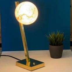 Lampada da tavolo Offset in ottone lucido