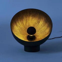 Lampada da tavolo Radar 400 in metallo nero e resina spazzolata oro