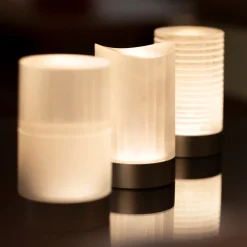 Lampada da tavolo ricaricabile Haute Stripe di Federico Peri