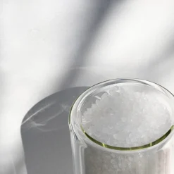 Lampada da tavolo Rocklumìna Spherical M bianco naturale