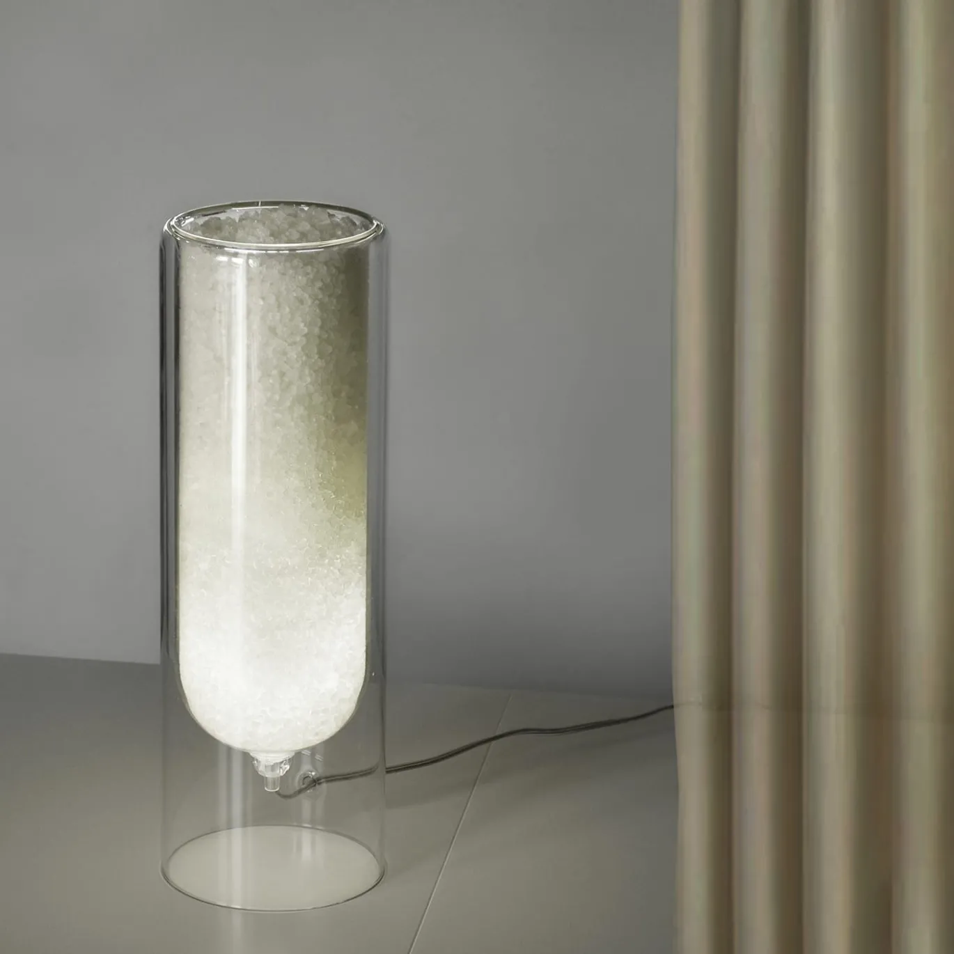 Lampada da tavolo Rocklumìna Spherical M bianco naturale