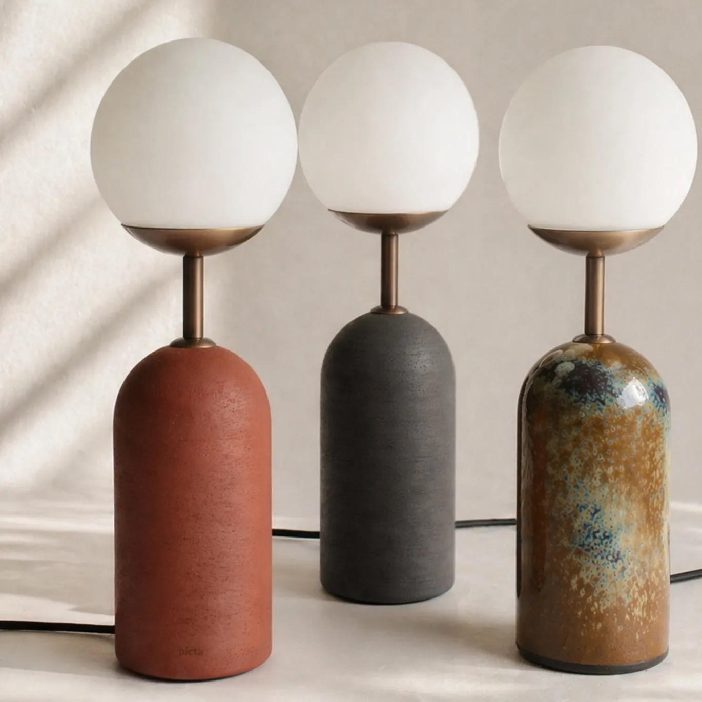 Lampada da tavolo Sfera in gres smaltato e vetro opalino