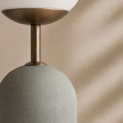 Lampada da tavolo Sfera in gres grigio e vetro opalino