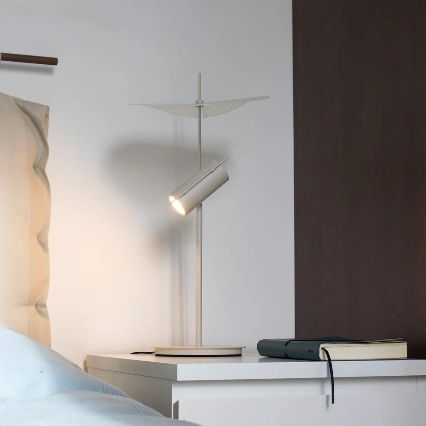 Lampada da Tavolo Stilla in Metallo Beige