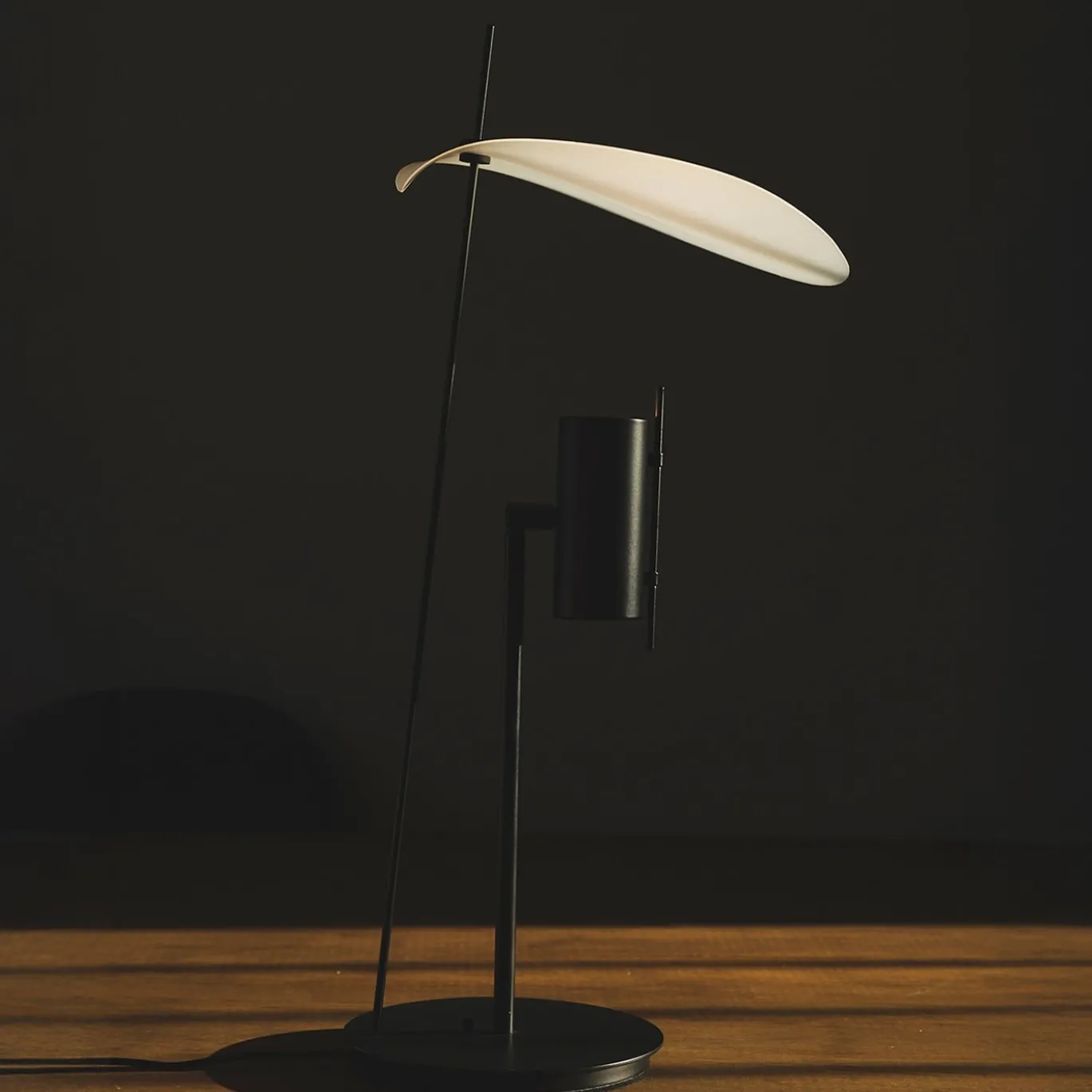 Lampada da Tavolo Stilla in Metallo Nero
