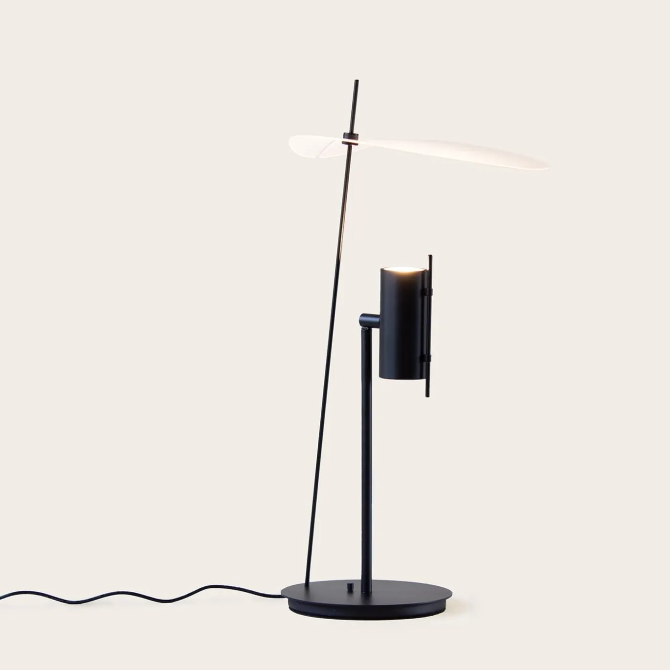 Lampada da Tavolo Stilla in Metallo Nero