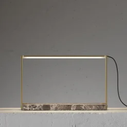 Lampada da tavolo STR04 con struttura in ottone e base in marmo