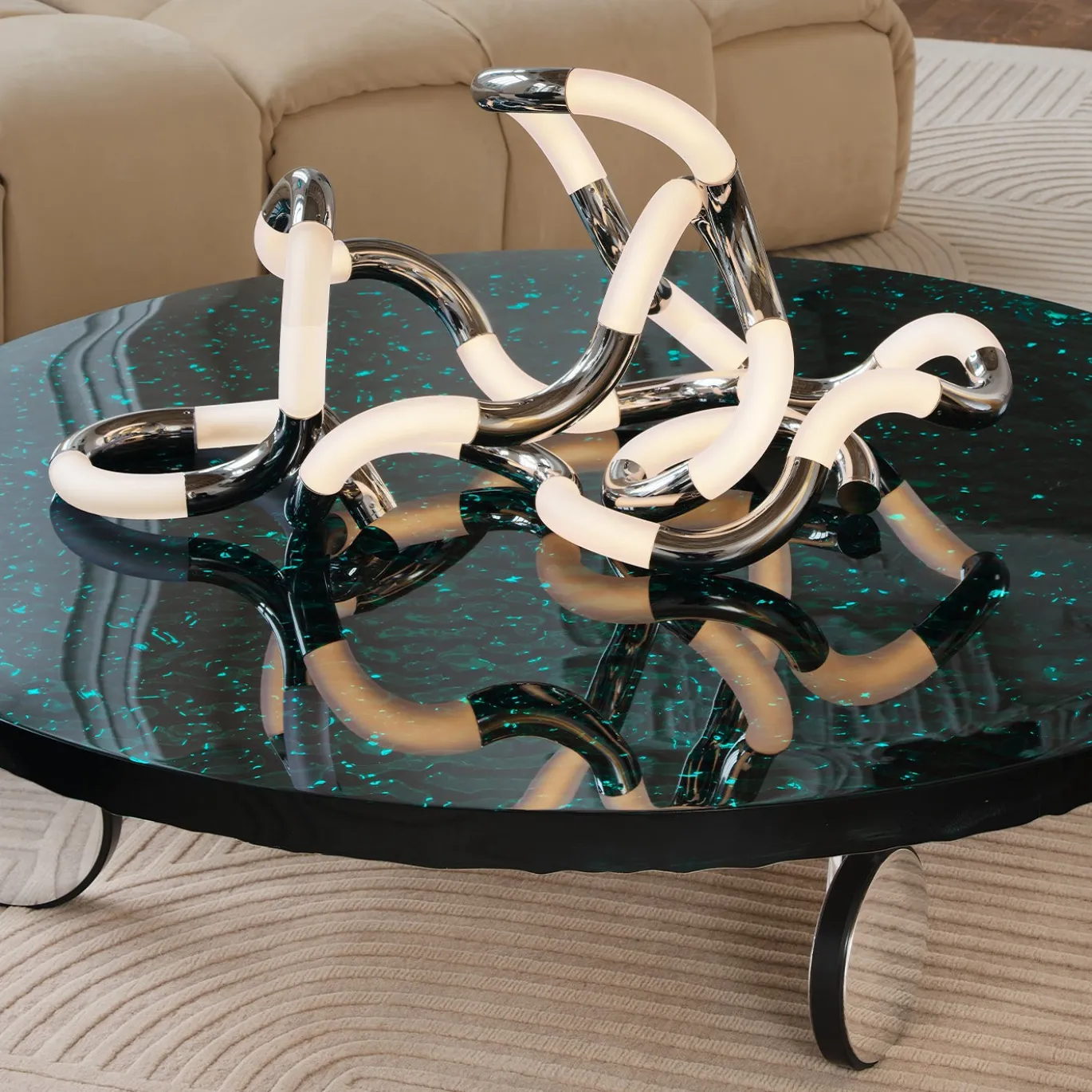 Lampada da tavolo Tangle in argento e bianco