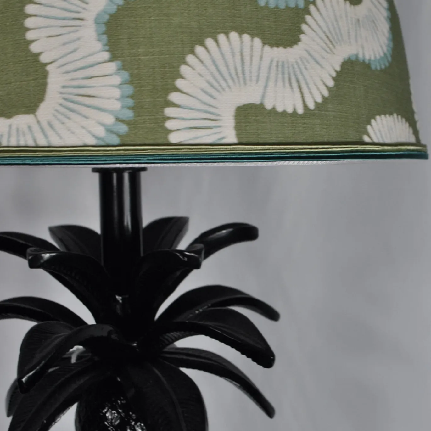Lampada da tavolo Warmy con base nera