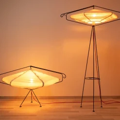 Lampada da terra a nido d'ape con paralume in lana