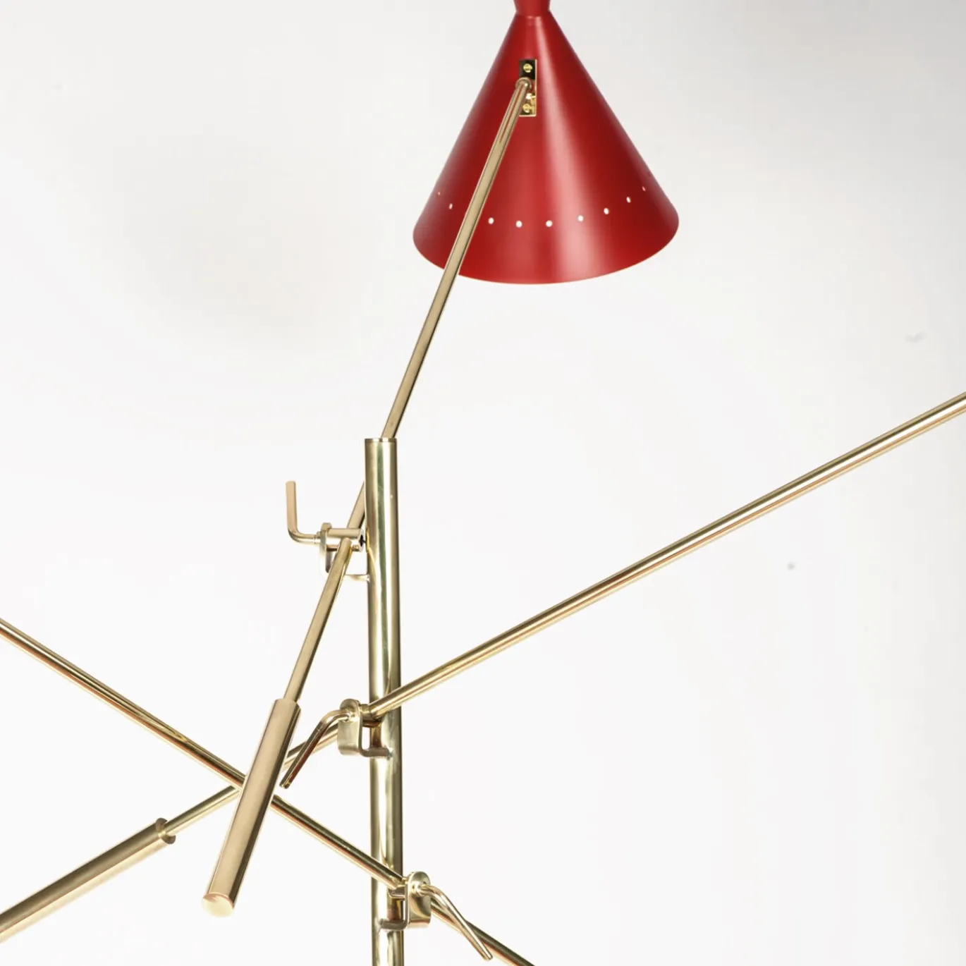 Lampada da terra a tre coni rossa e rosa