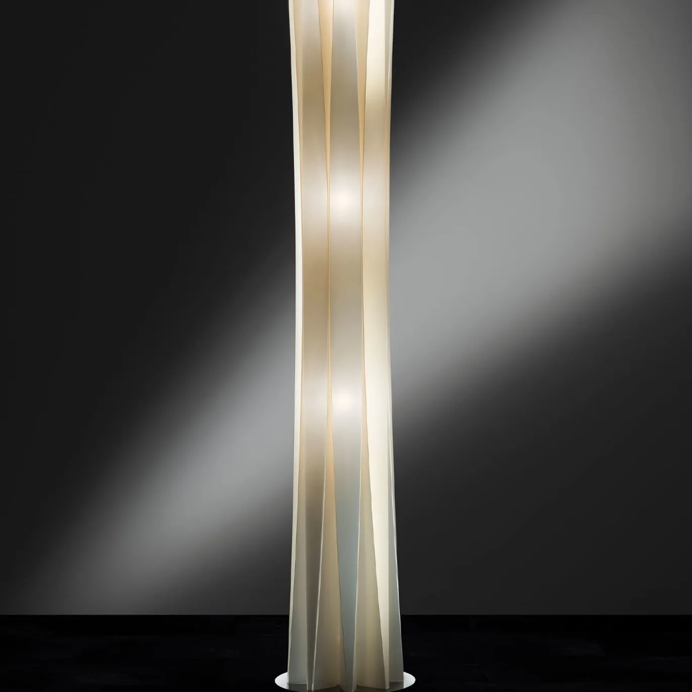 Lampada da terra Bach XL Gold di Francesco Paretti