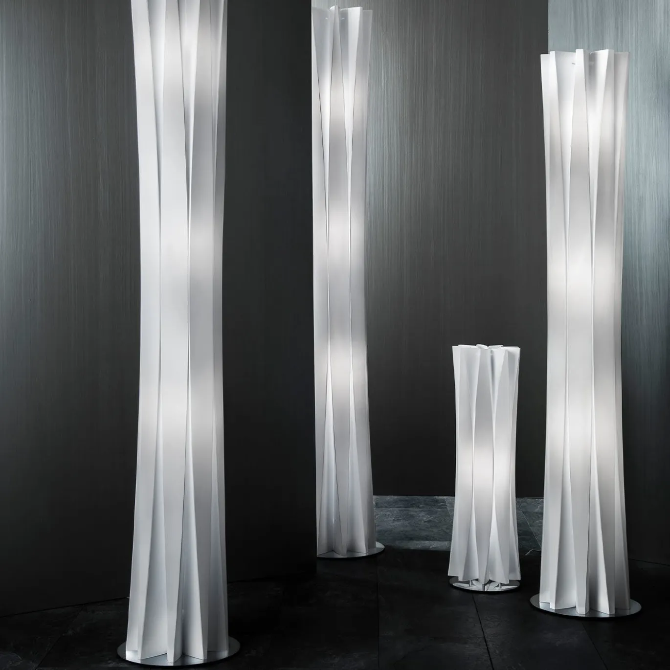 Lampada da terra Bach XL White di Francesco Paretti
